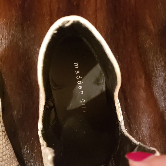 NWOT- Steve Madden Low heel Booties- 10 - Picture 5 of 7